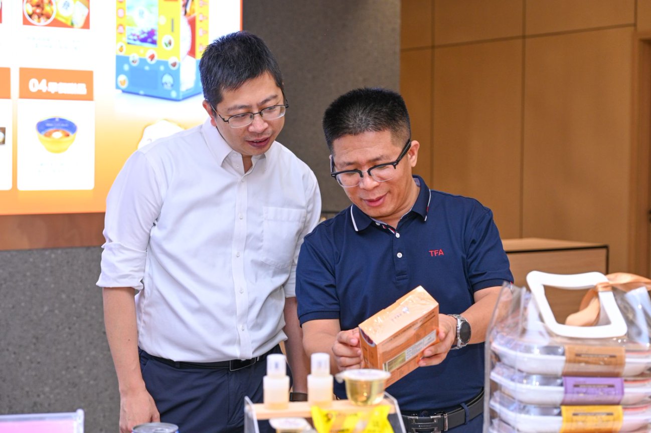 肖小荣介绍尊龙凯时人生就是搏产品